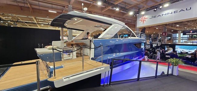 Jeanneau DB43 présenté au Nautic Paris 2025