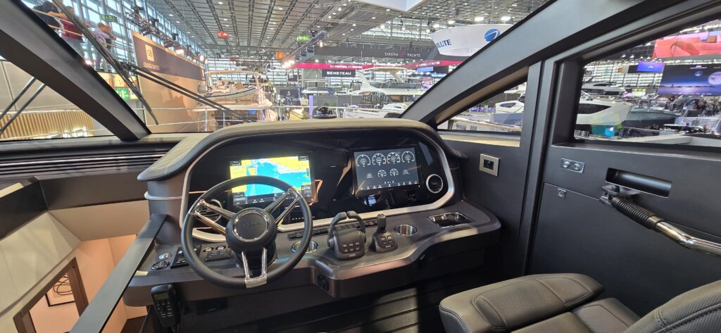 vue de l'ensemble du cockpit du pearl 63