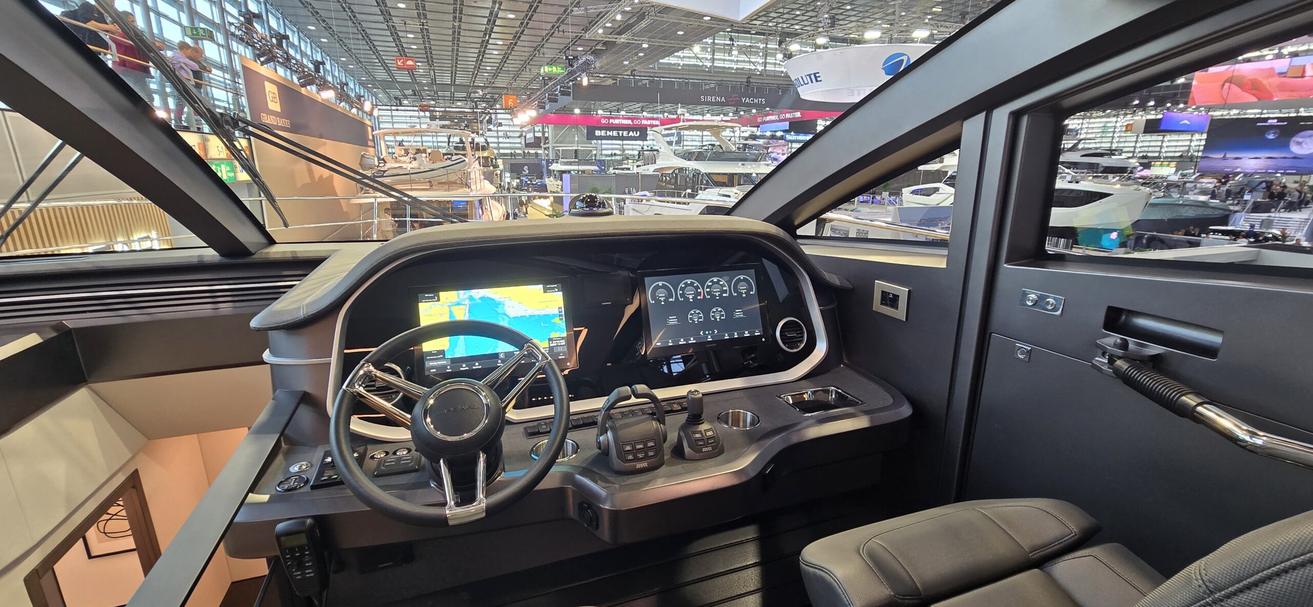 vue de l'ensemble du cockpit du pearl 63